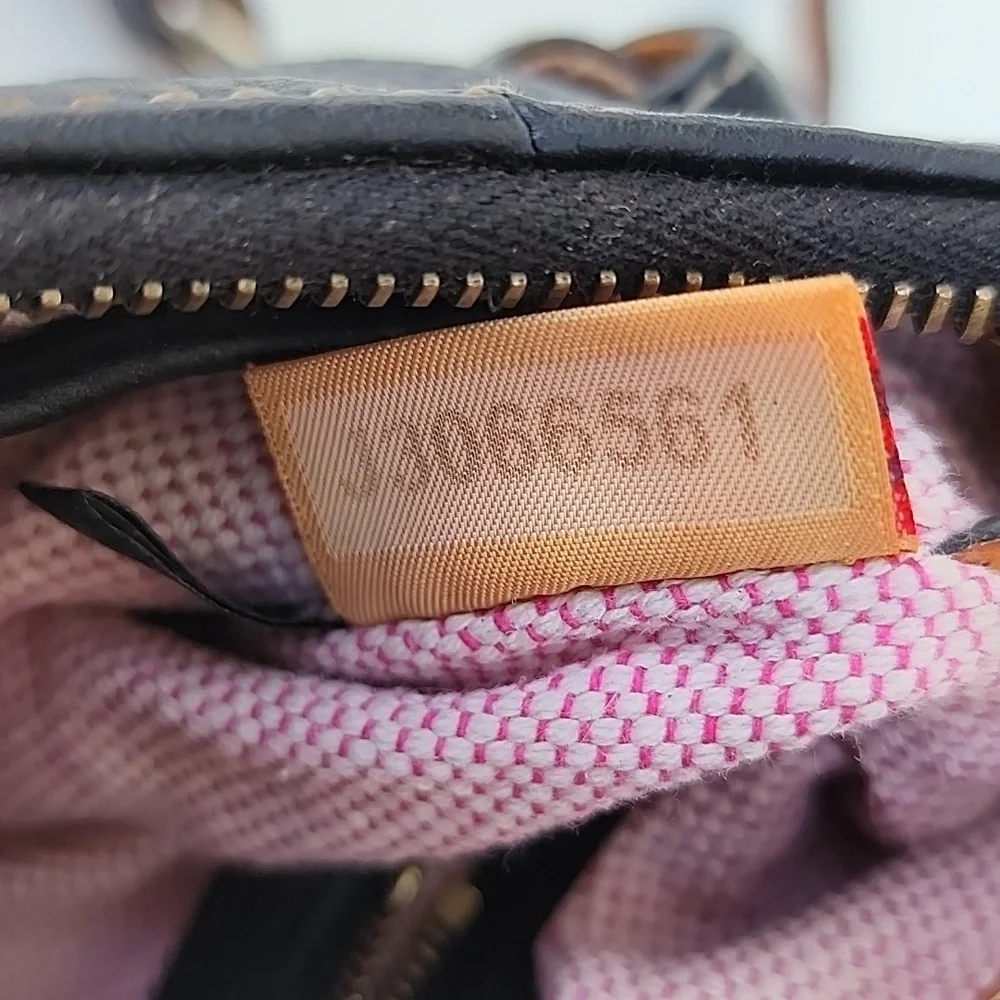 Dooney & Bourke Vintage Leather Bag  Crossbody Size Small‎